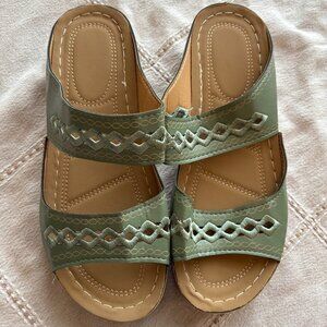 ✨ Sage Green Embroidered Comfort Slide Sandals - Size 39 (US 8/8.5) ✨